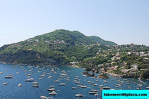 Regions of Italy: Ischia: island of youth and entertainment