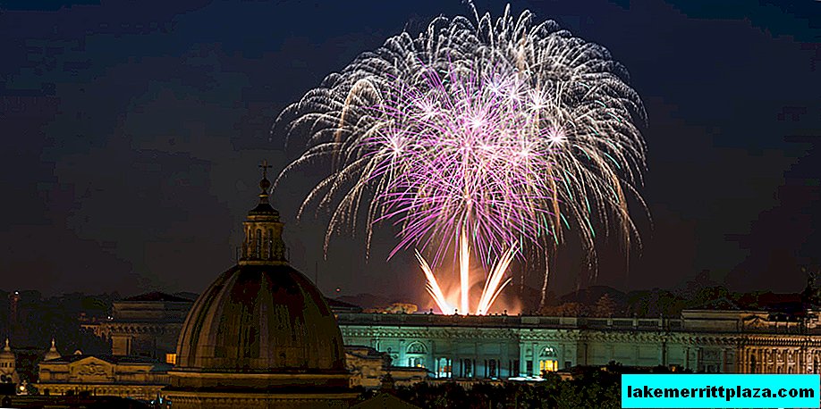 Fogos de artifício em Roma 29 de junho de 2016 em homenagem a São Pedro e São Paulo
