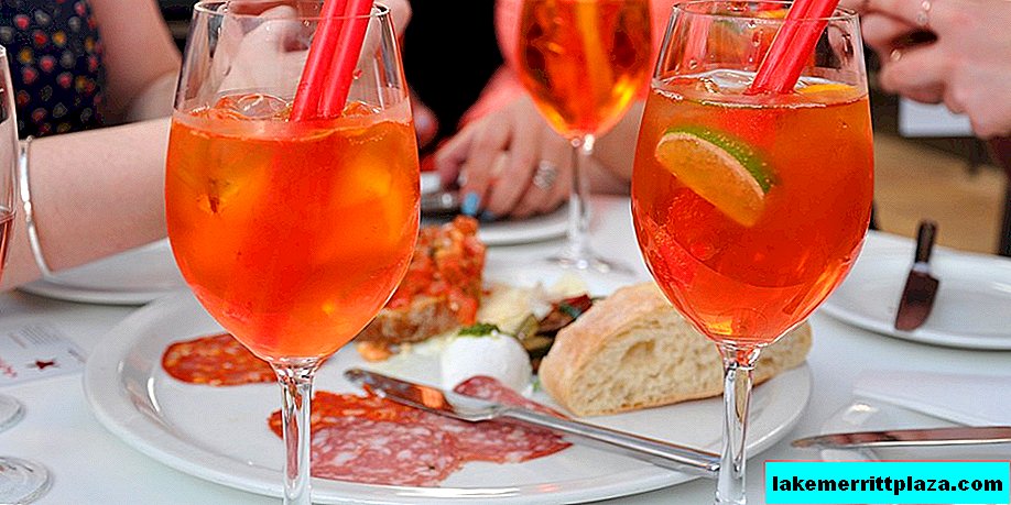 Aperol seringa - aperitivo italiano de cor vermelho-laranja