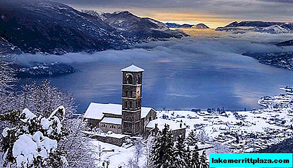 Bellagio - the world capital of Christmas tree decorations on Lake Como
