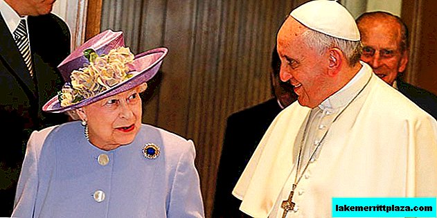 La reina británica trajo a Francis como regalo de whisky y huevos.