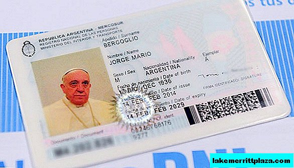 Pope Francis received a new Argentinean passport