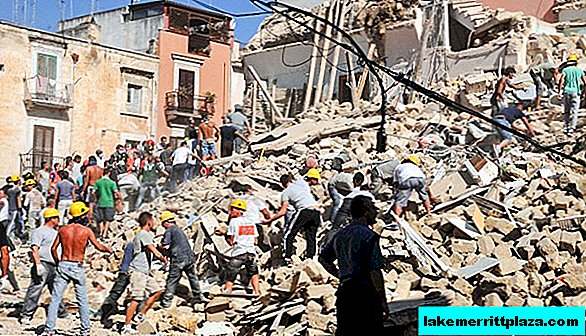 Un bâtiment résidentiel s'effondre à Matera, les gens restent sous les décombres