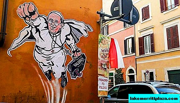 Vaticaan beeldt paus Franciscus af als een superheld